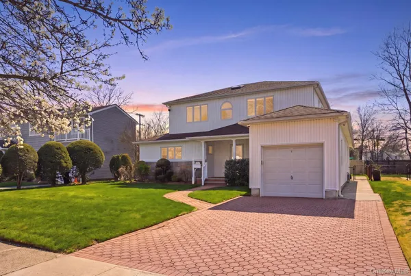 $1,399,000 | 157 Rose Lane, New Hyde Park, NY 11040