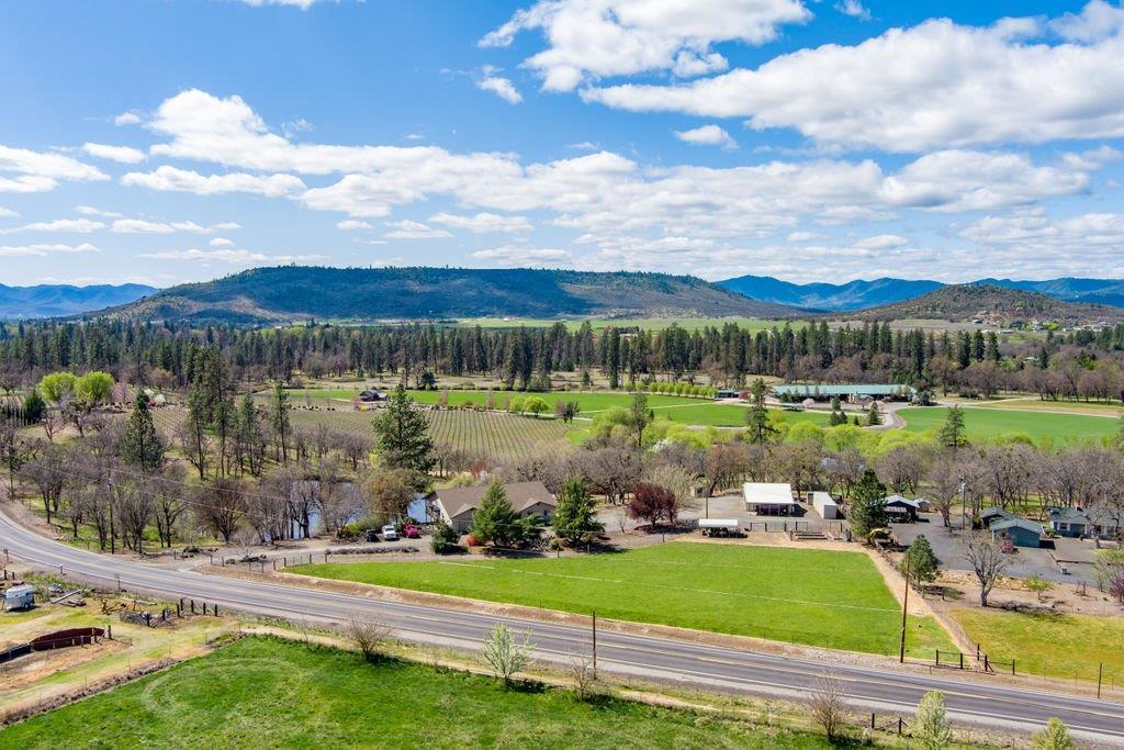 11691 Agate Road Eagle Point, OR 97524 - Photo 34 of 39 34