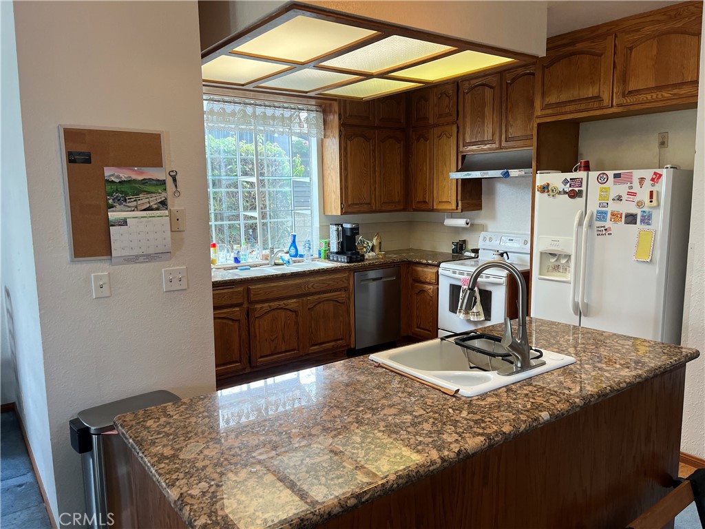 229 Avenue B Redondo Beach, CA 90277 - Photo 4 of 32