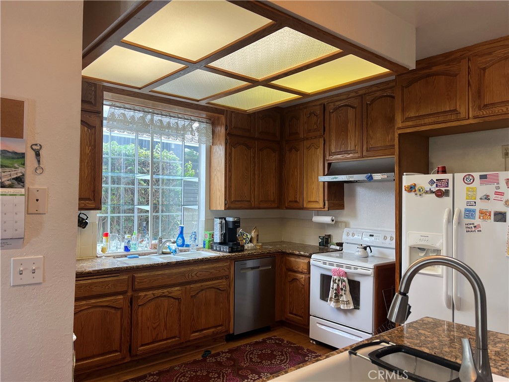 229 Avenue B Redondo Beach, CA 90277 - Photo 5 of 32