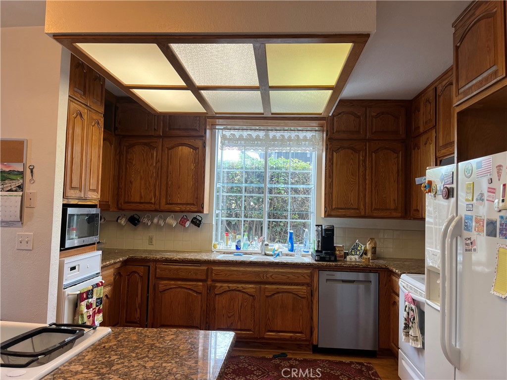 229 Avenue B Redondo Beach, CA 90277 - Photo 7 of 32