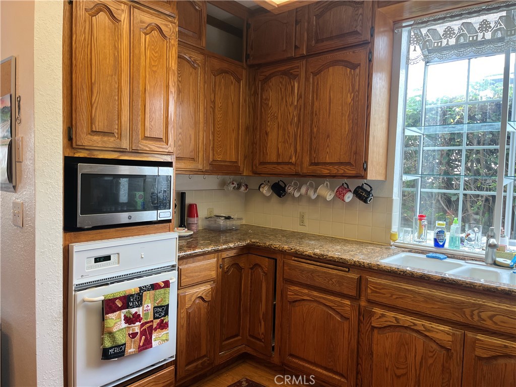 229 Avenue B Redondo Beach, CA 90277 - Photo 9 of 32