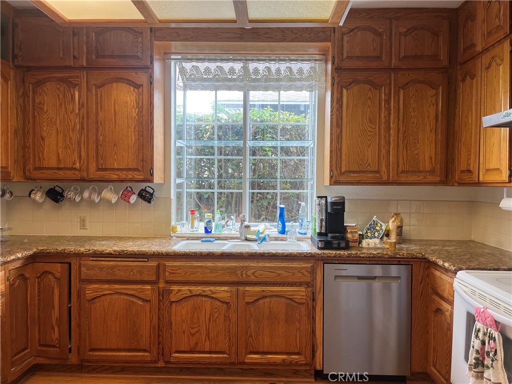 229 Avenue B Redondo Beach, CA 90277 - Photo 10 of 32