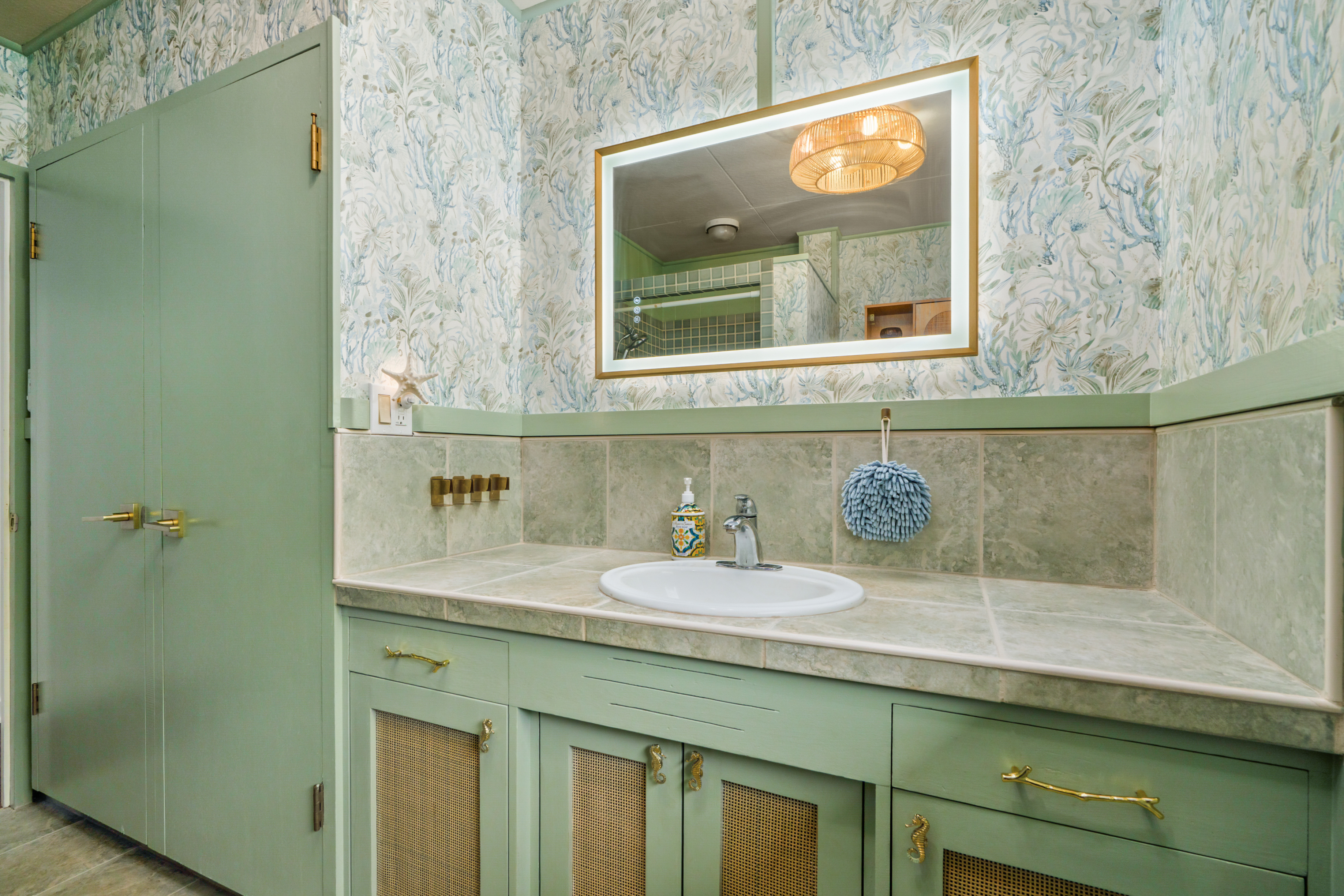 9639 Maule Road Waimea, HI 96796 - Photo 16 of 29 a bathroom with a sink and a mirror