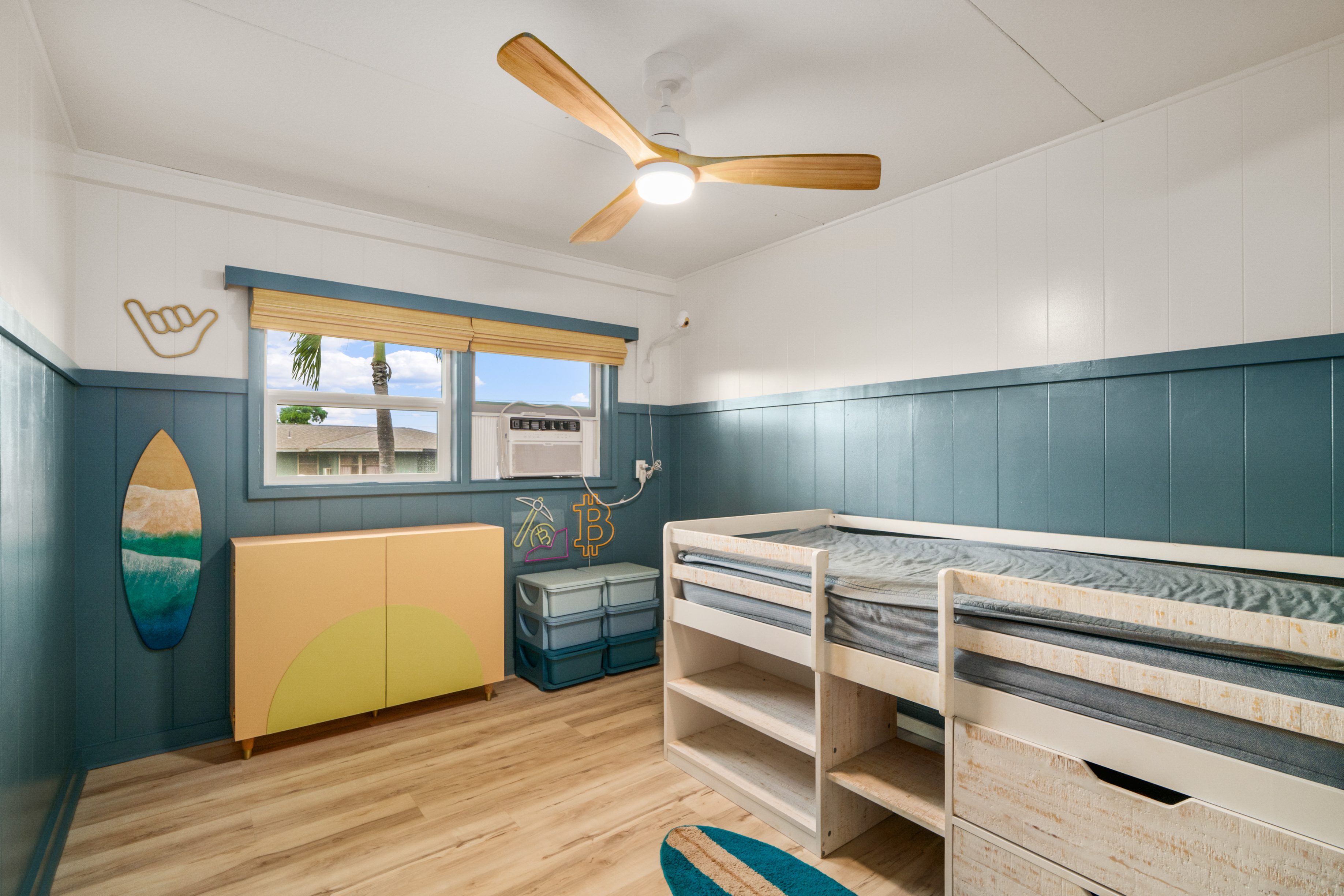 9639 Maule Road Waimea, HI 96796 - Photo 19 of 29 a bedroom with a bed and a view of mirror