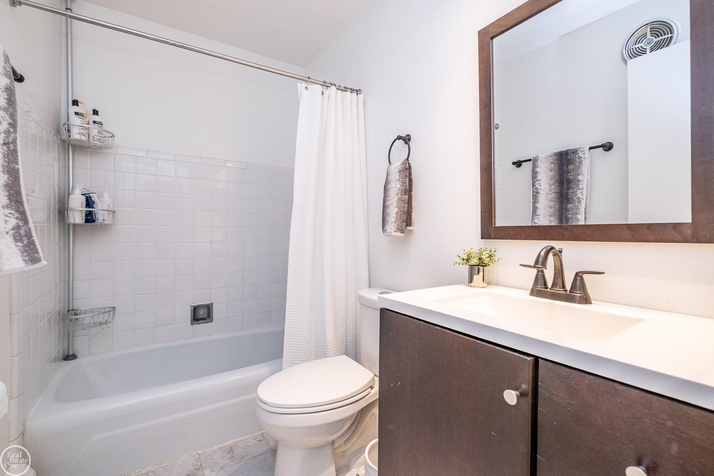 4909 Crooks Road, Unit E 5 Royal Oak, MI 48073 - Photo 34 of 35