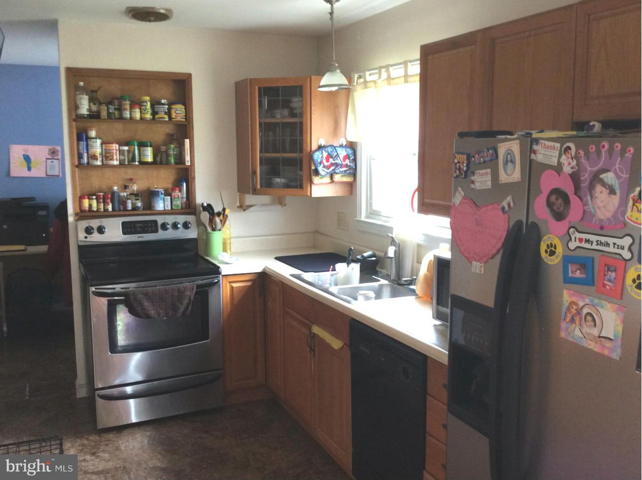 205 West Ash Road Sterling, VA 20164 - Photo 5 of 16 Kitchen