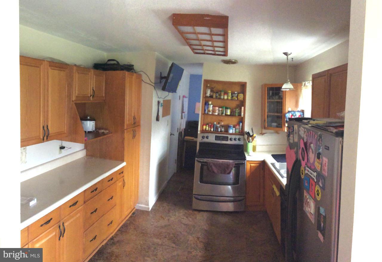 205 West Ash Road Sterling, VA 20164 - Photo 6 of 16 Kitchen