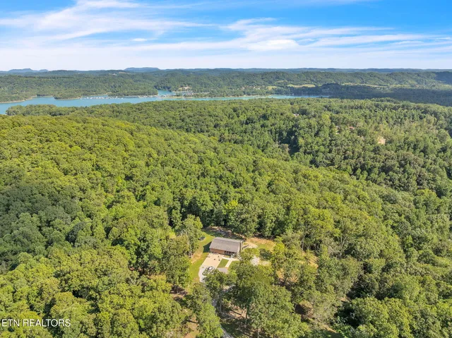 $999,950 | 328 Ridge Circle Road, Andersonville, TN 37705