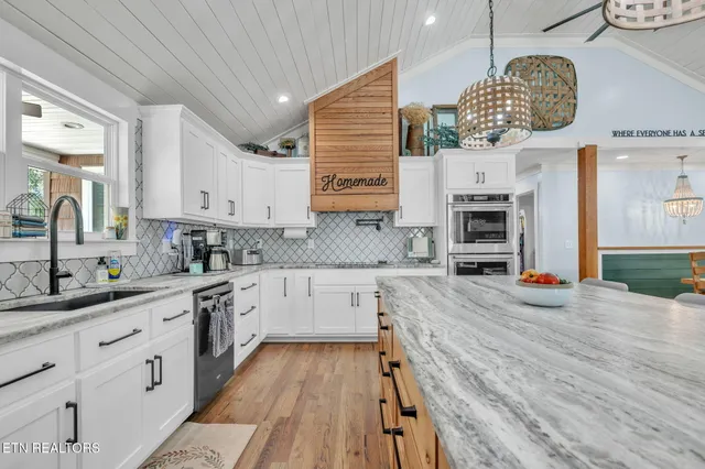 $999,950 | 328 Ridge Circle Road, Andersonville, TN 37705