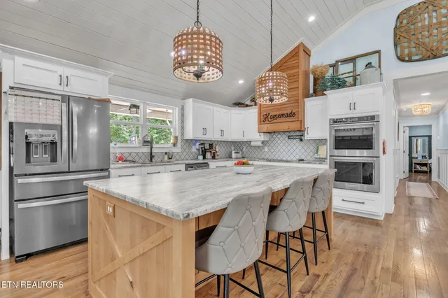 $999,950 | 328 Ridge Circle Road, Andersonville, TN 37705