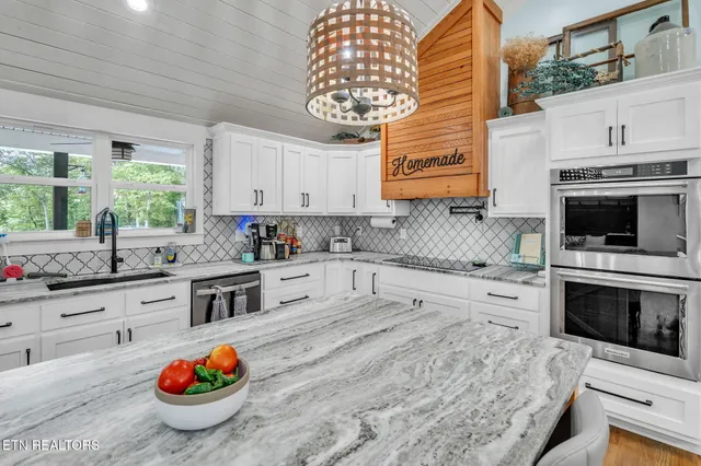 $999,950 | 328 Ridge Circle Road, Andersonville, TN 37705