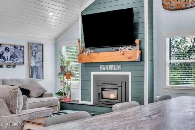 $999,950 | 328 Ridge Circle Road, Andersonville, TN 37705