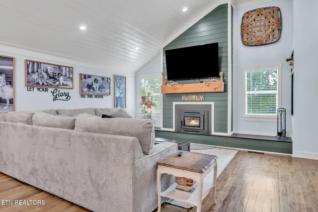 $999,950 | 328 Ridge Circle Road, Andersonville, TN 37705