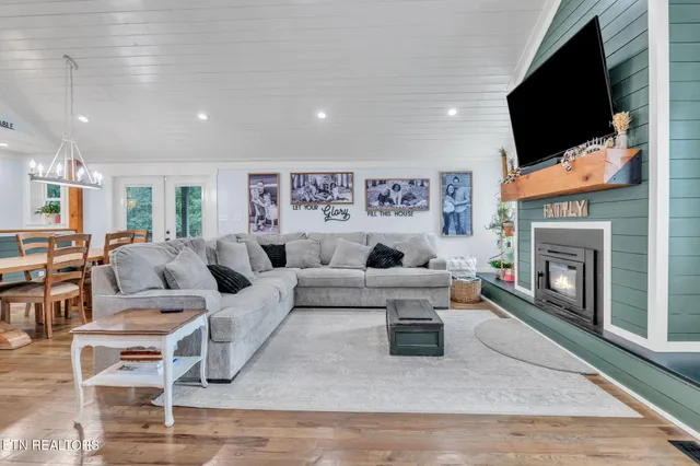 $999,950 | 328 Ridge Circle Road, Andersonville, TN 37705