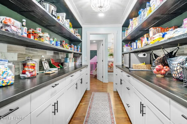 $999,950 | 328 Ridge Circle Road, Andersonville, TN 37705