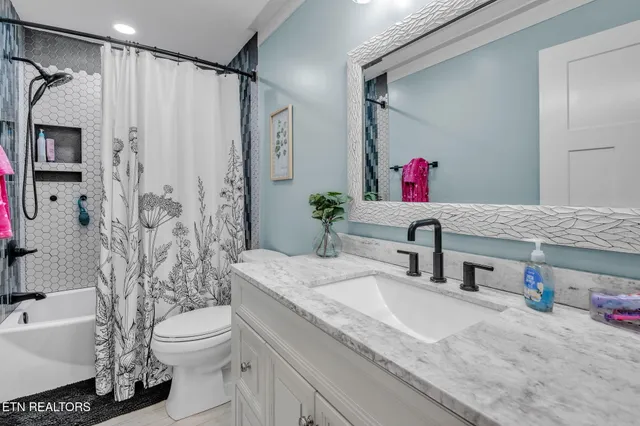 $999,950 | 328 Ridge Circle Road, Andersonville, TN 37705