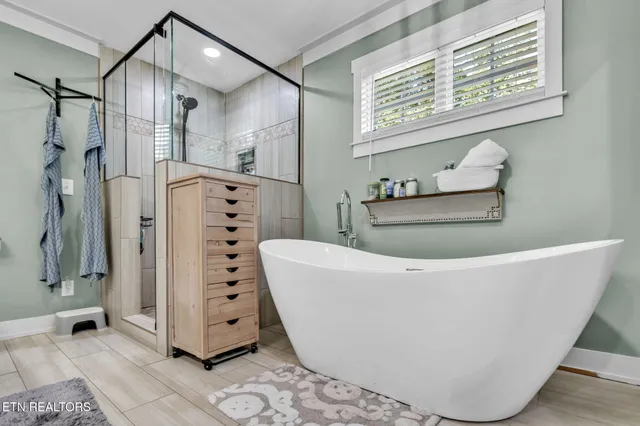 $999,950 | 328 Ridge Circle Road, Andersonville, TN 37705