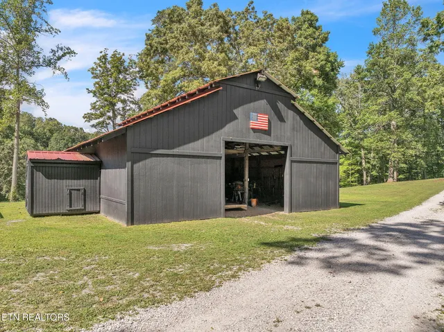 $999,950 | 328 Ridge Circle Road, Andersonville, TN 37705