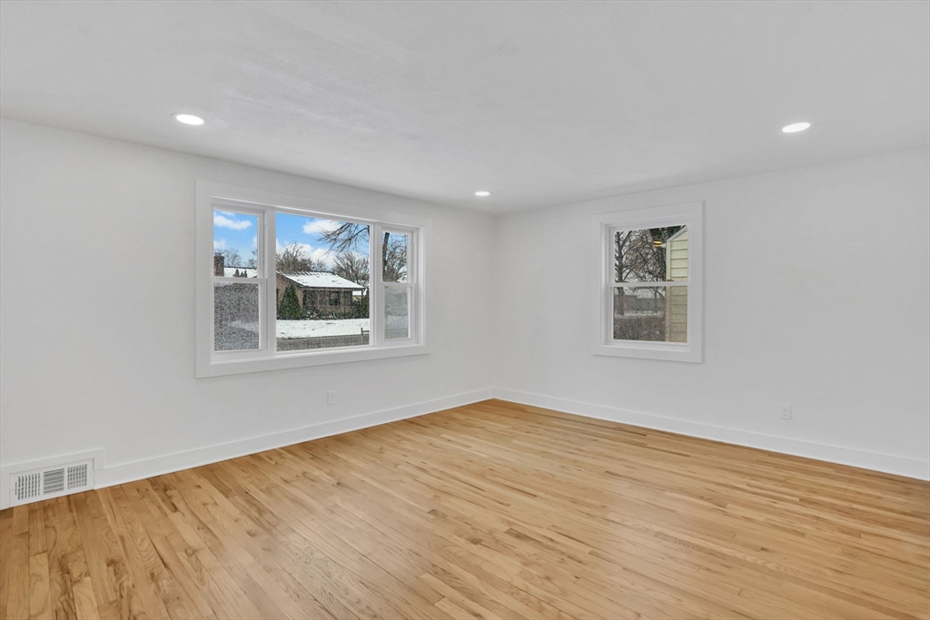 38 Tyrone Street Springfield, MA 01104 - Photo 11 of 31