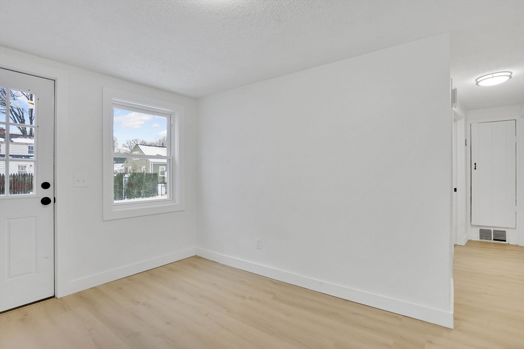 38 Tyrone Street Springfield, MA 01104 - Photo 15 of 31