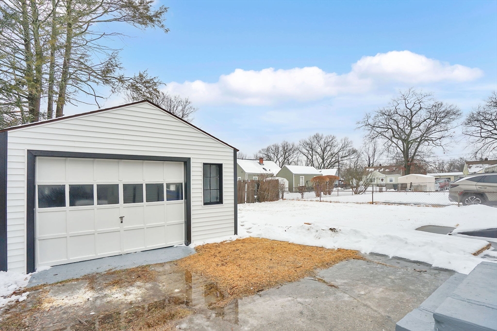 38 Tyrone Street Springfield, MA 01104 - Photo 4 of 31