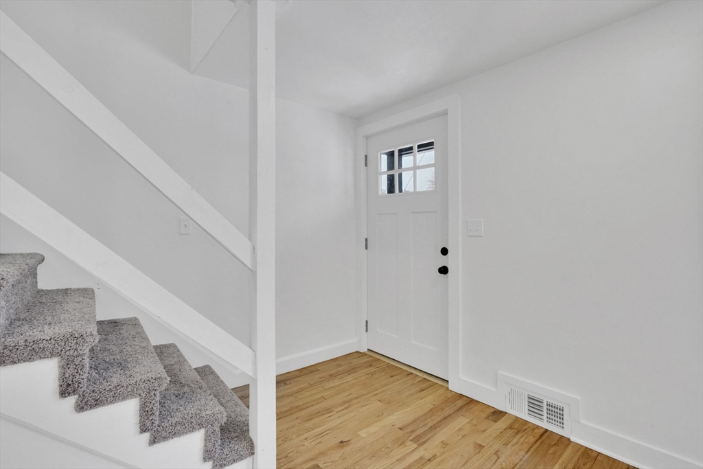 38 Tyrone Street Springfield, MA 01104 - Photo 7 of 31