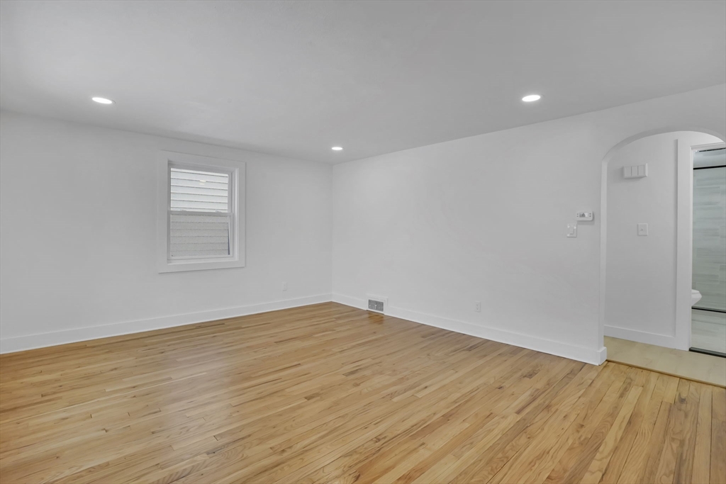 38 Tyrone Street Springfield, MA 01104 - Photo 8 of 31