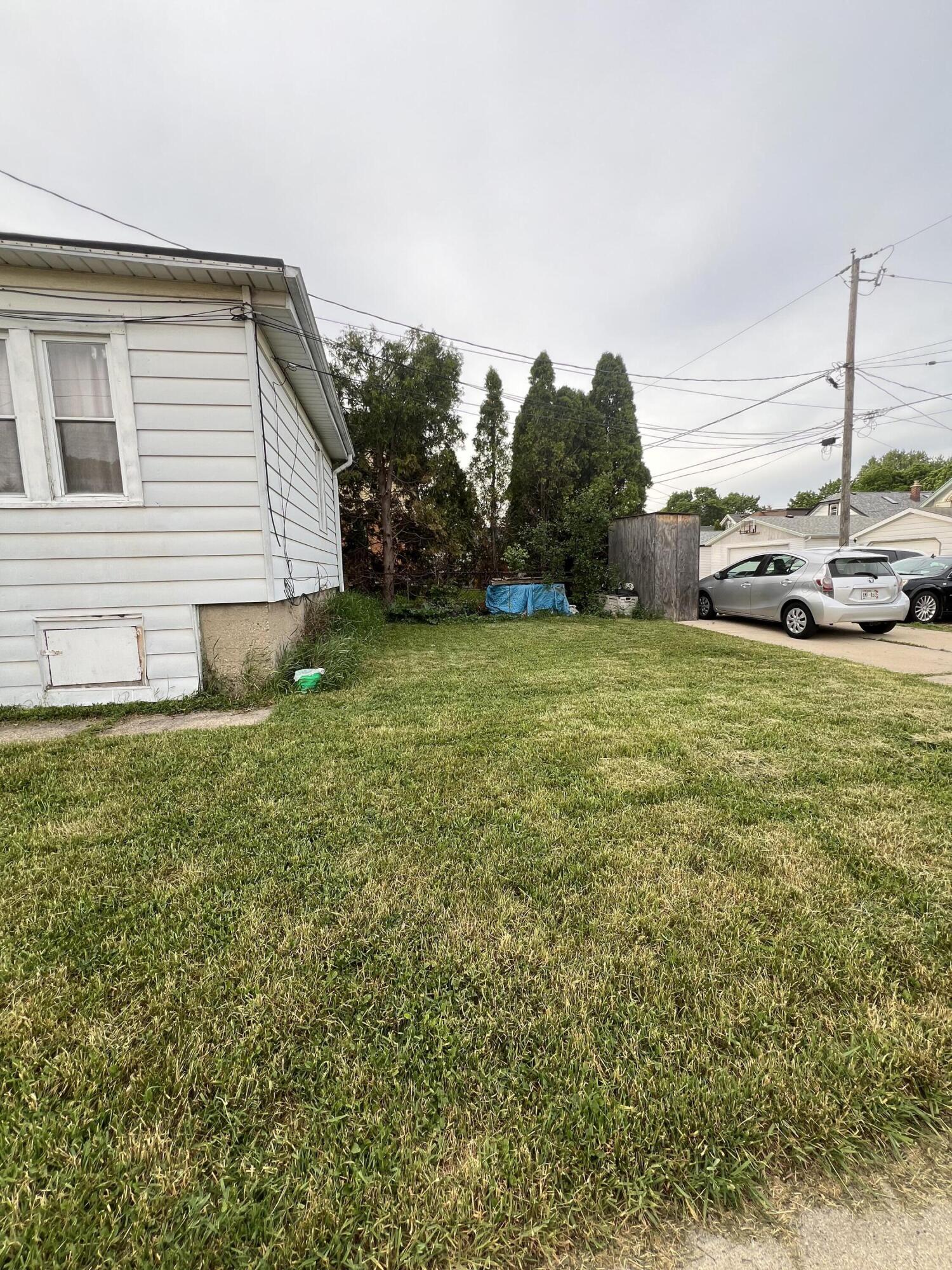 6926 West Burnham Street West Allis, WI 53219 - Photo 10 of 10 Yard