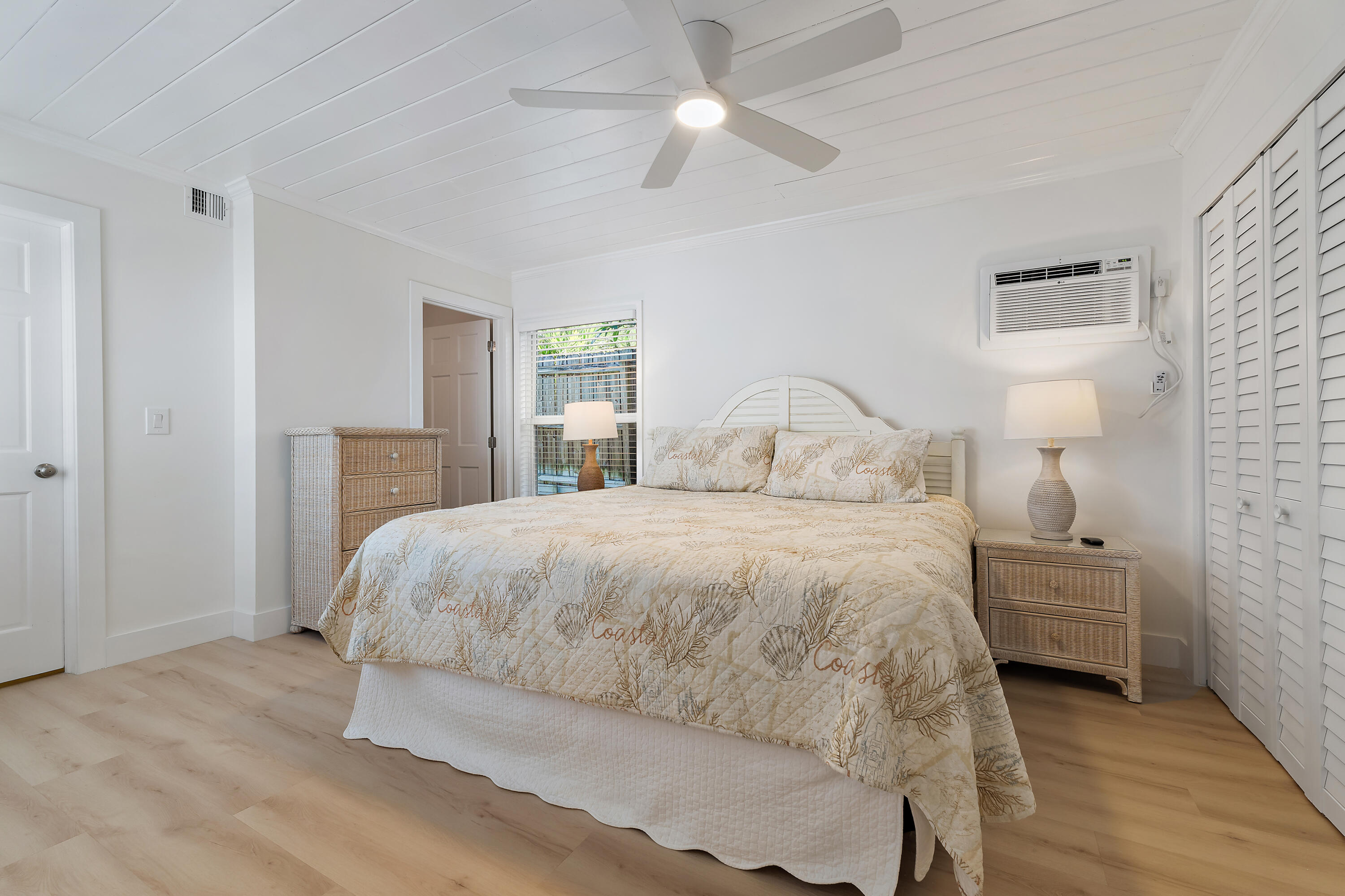 3414 Harbor Road South Jupiter, FL 33469 - Photo 14 of 38 Primary bedroom