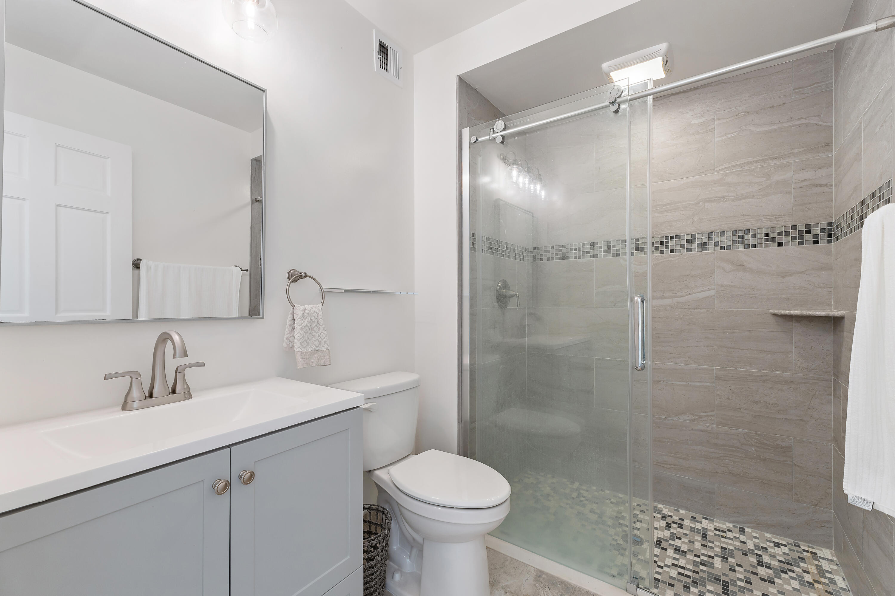 3414 Harbor Road South Jupiter, FL 33469 - Photo 17 of 38 Primary Bath