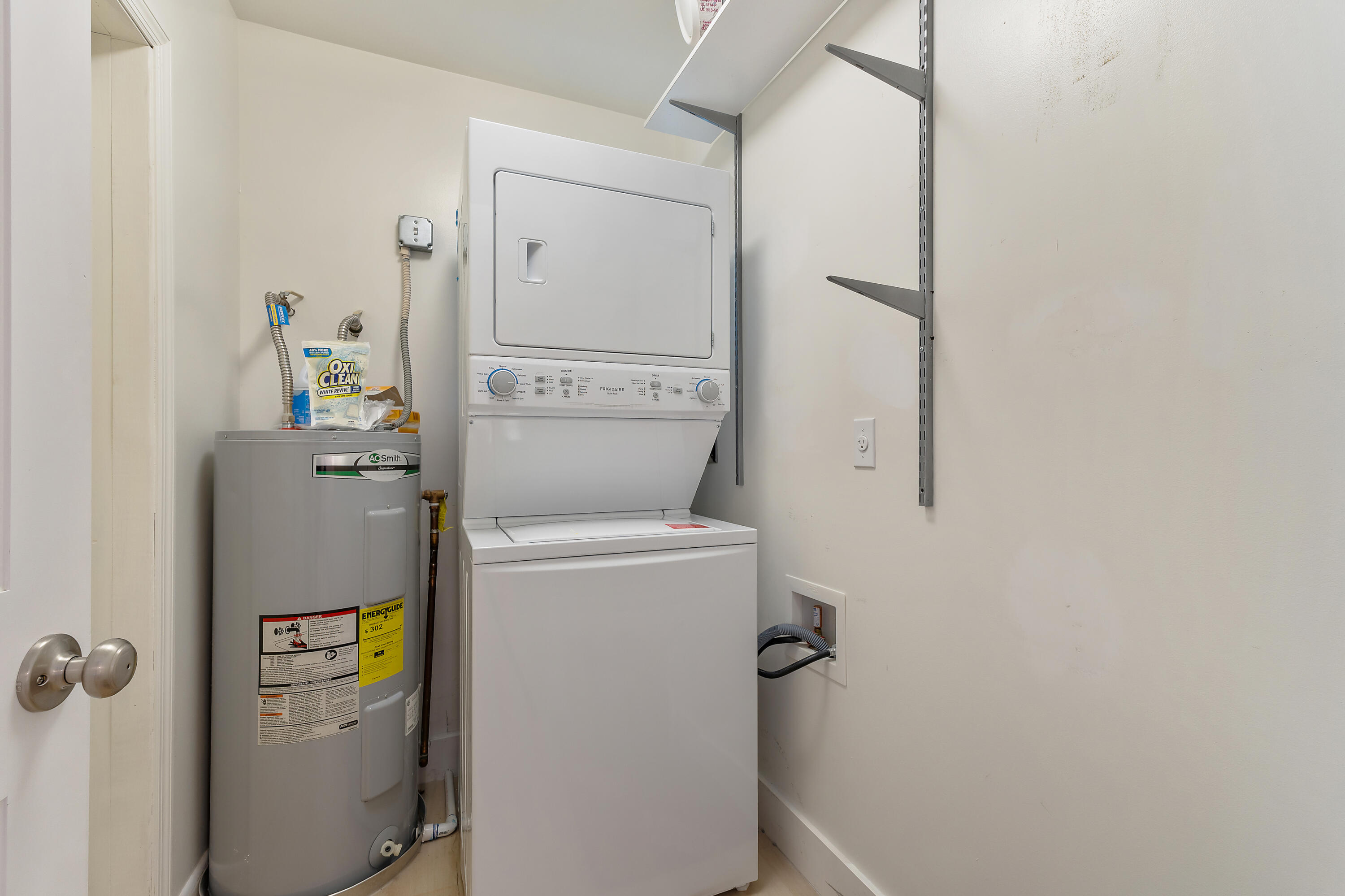 3414 Harbor Road South Jupiter, FL 33469 - Photo 18 of 38 Laundry Room