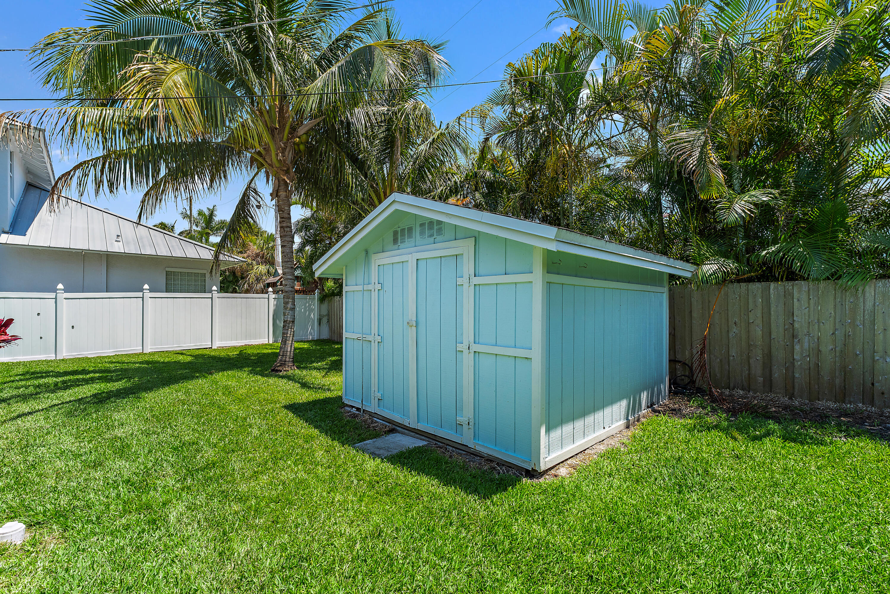 3414 Harbor Road South Jupiter, FL 33469 - Photo 32 of 38 Shed