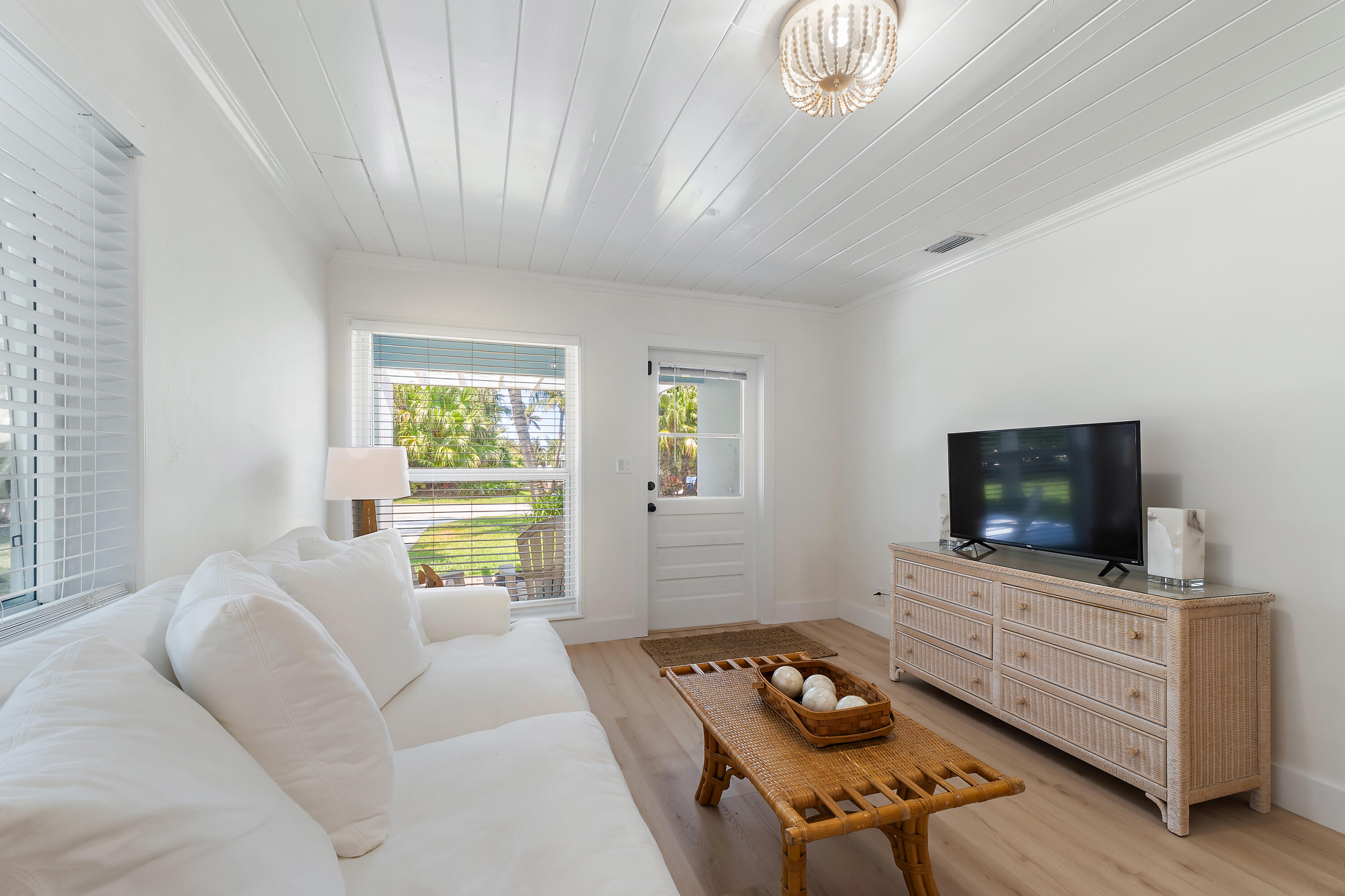 3414 Harbor Road South Jupiter, FL 33469 - Photo 6 of 38 Living Room