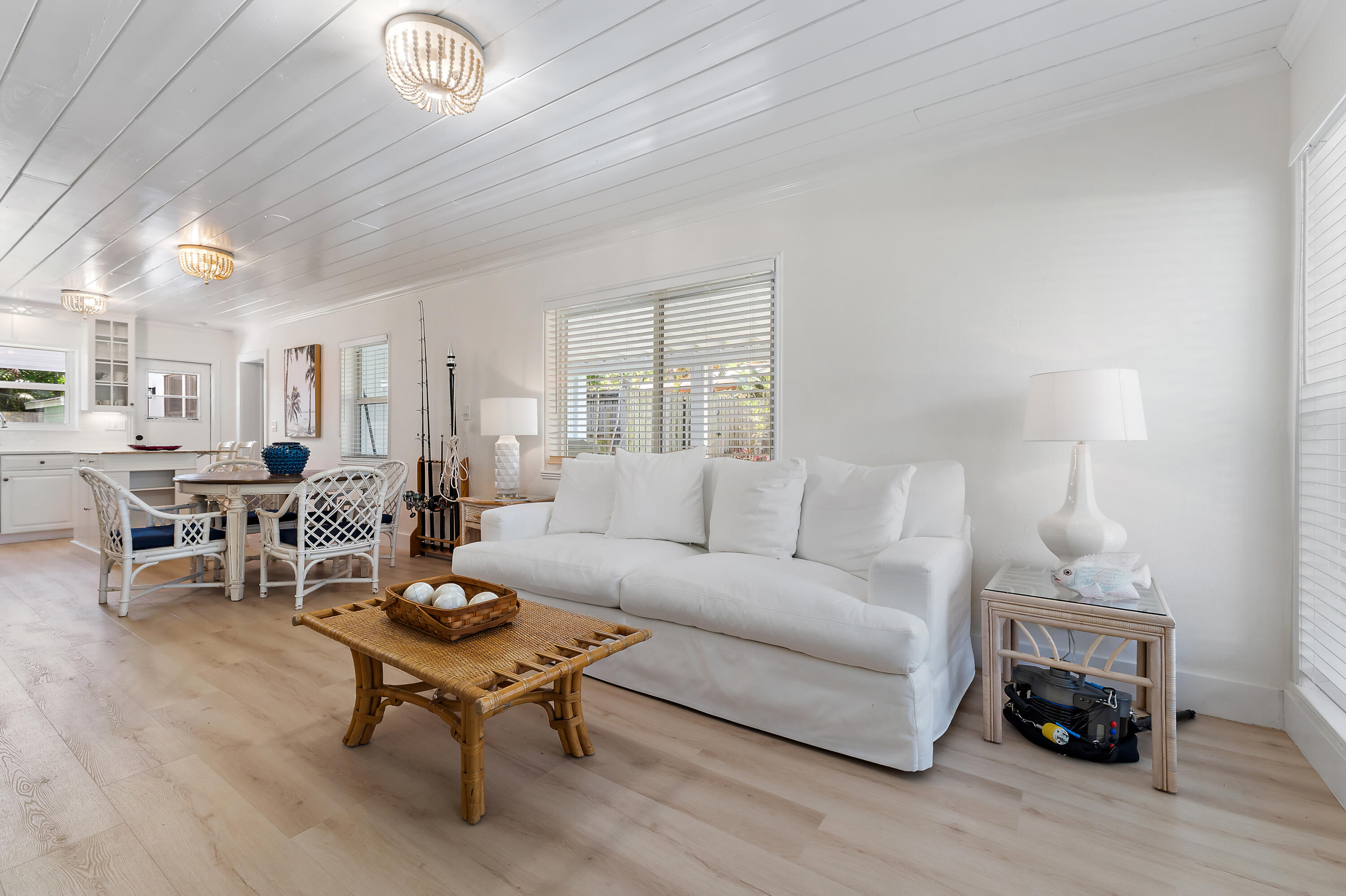 3414 Harbor Road South Jupiter, FL 33469 - Photo 7 of 38 Living Room