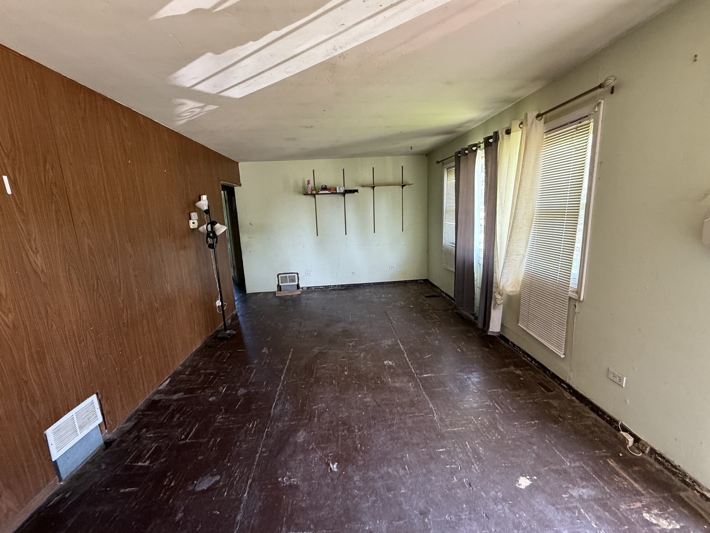 2228 Shawnee Road Waukegan, IL 60087 - Photo 3 of 22