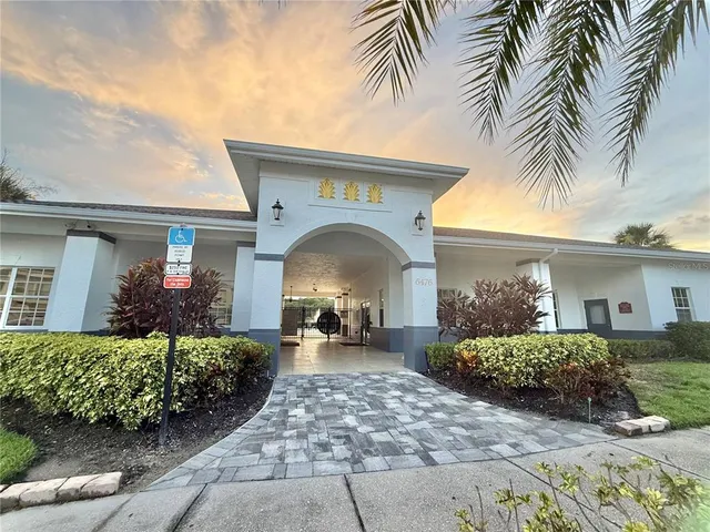 a room with lots of table and chairs