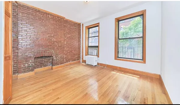 $4,395 | 333 West 43rd Street, Unit 4A | Hell's Kitchen