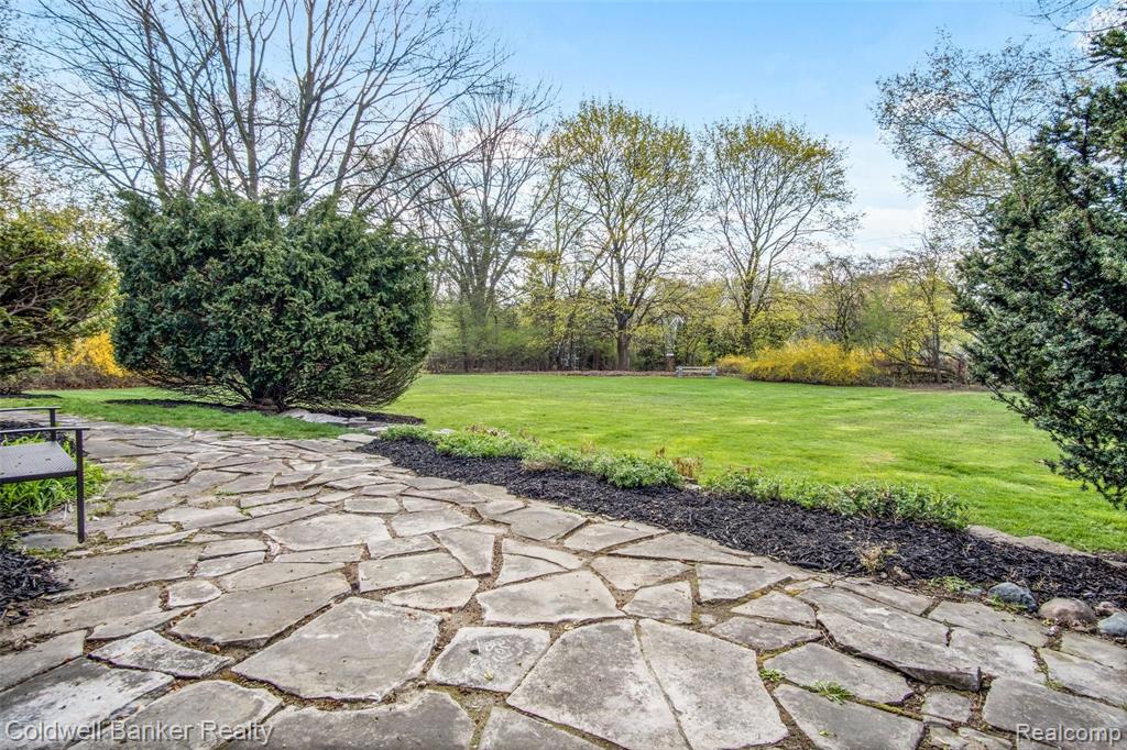 1272 East Square Lake Road Bloomfield Hills, MI 48304 - Photo 31 of 36