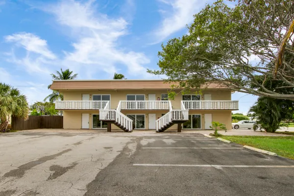 $1,950 | 593 Palmetto Drive, Unit 1, West Palm Beach, FL 33403