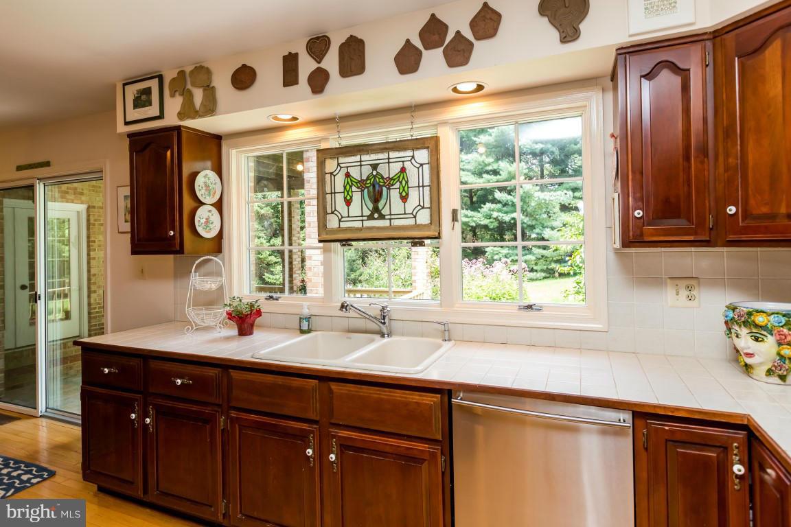 12177 Etchison Road Ellicott City, MD 21042 - Photo 11 of 30 Kitchen