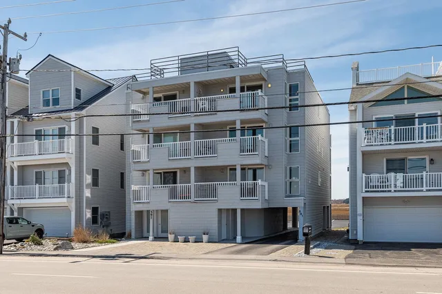 $675,000 | 591 Ocean Boulevard, Unit 6, Hampton, NH 03842