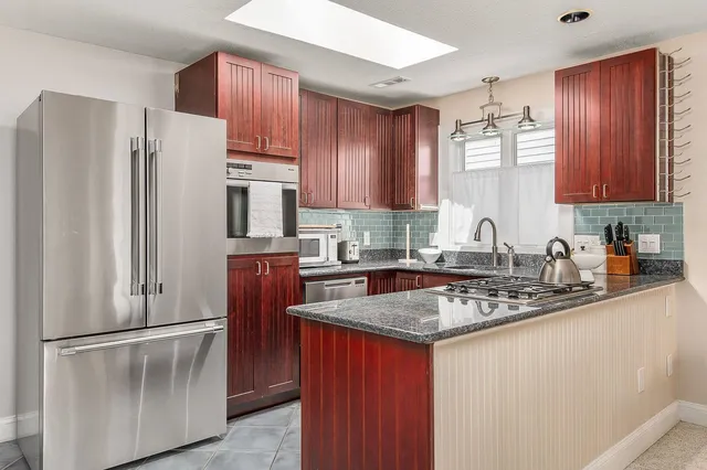 $675,000 | 591 Ocean Boulevard, Unit 6, Hampton, NH 03842