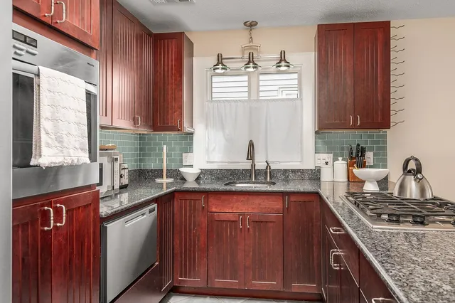 $675,000 | 591 Ocean Boulevard, Unit 6, Hampton, NH 03842