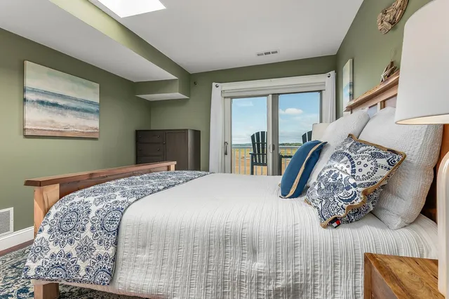 $675,000 | 591 Ocean Boulevard, Unit 6, Hampton, NH 03842