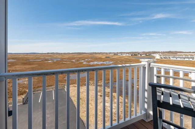 $675,000 | 591 Ocean Boulevard, Unit 6, Hampton, NH 03842