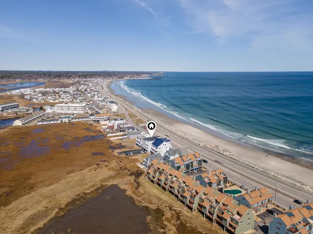 $675,000 | 591 Ocean Boulevard, Unit 6, Hampton, NH 03842