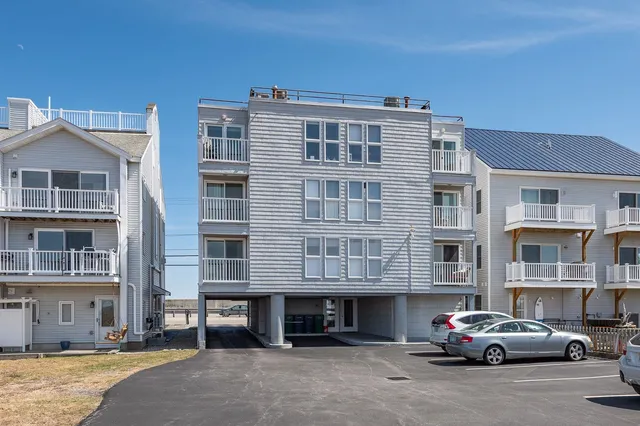 $675,000 | 591 Ocean Boulevard, Unit 6, Hampton, NH 03842