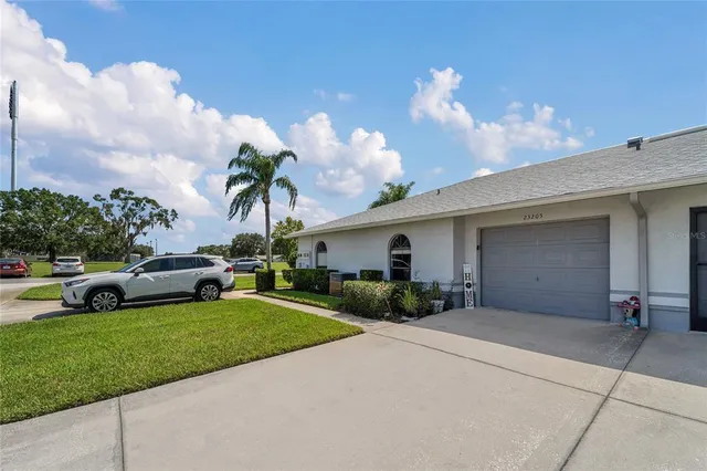 a view of a house with backyard and garden