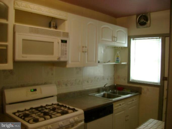 607 Hillview Road Baltimore, MD 21225 - Photo 5 of 9 Kitchen